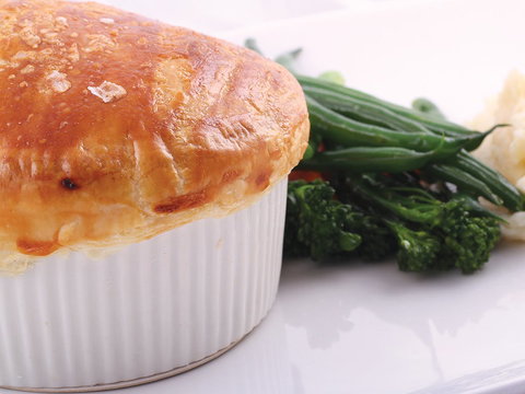 Summer House - Fairfield RSL - Newcastle Accommodation 0