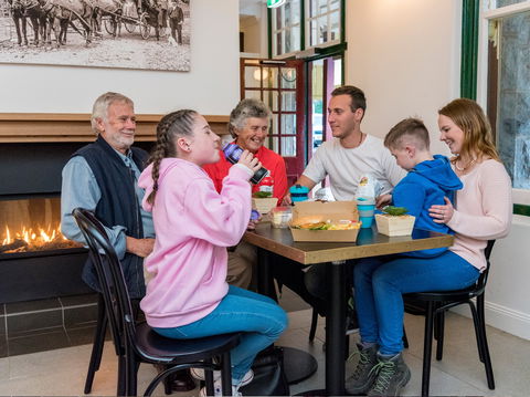 The Caves Cafe - New Castle Tourism 0