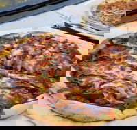 Queens Pizza - Newcastle Accommodation