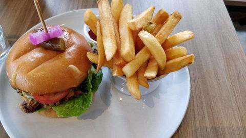 Dinette - Newcastle Accommodation 0