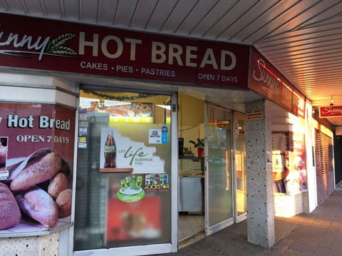 Sunny Hot Bread - Newcastle Accommodation 0