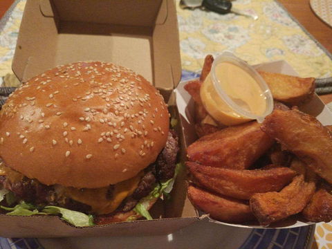 Zigzag Burgers N' Salads - New Castle Tourism 0
