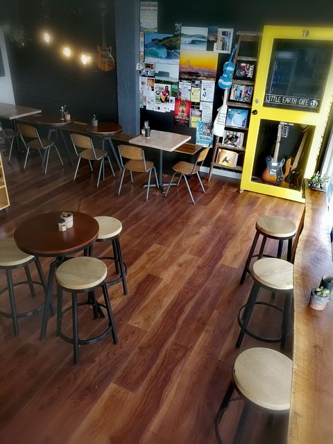 Little Earth Cafe - New Castle Tourism 0