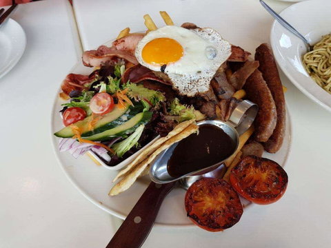 Lazy Moes - Caroline Springs - Newcastle Accommodation 0