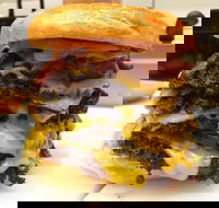 St. Burgs - Caroline Springs - Newcastle Accommodation