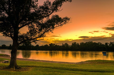 Three Birds Riverfront Restaurant - Newcastle Accommodation 0