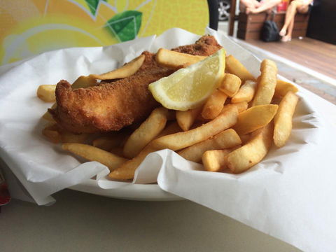 Burleigh Heads Fishmongers - Newcastle Accommodation 0
