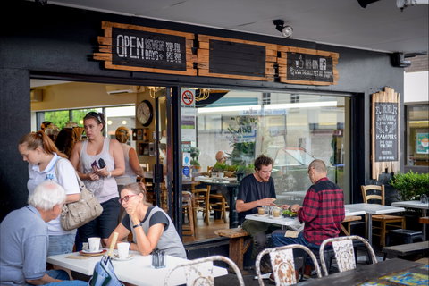 The Deli On Kinghorne - Newcastle Accommodation 1