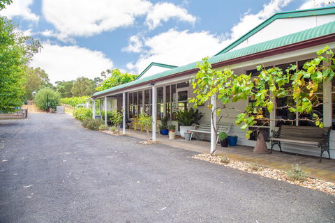 The Apple Farm - New Castle Tourism 1