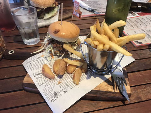 Bite'Z – Burgers Bar Grill! - Newcastle Accommodation 0