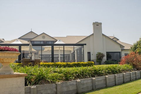 Harrigans Irish Pub And  Harrington River Lodge - New Castle Tourism 0