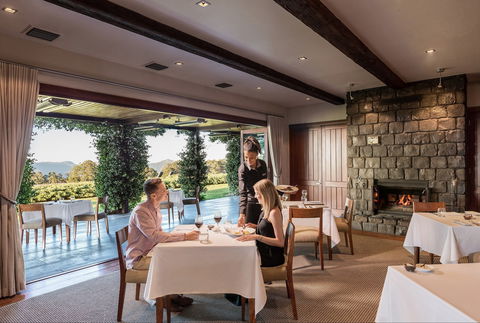 The Peak Restaurant At Spicers Peak Lodge - New Castle Tourism 0