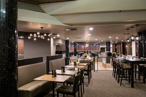 Saltbush Restaurant At DoubleTree By Hilton Alice Springs - New Castle Tourism 0