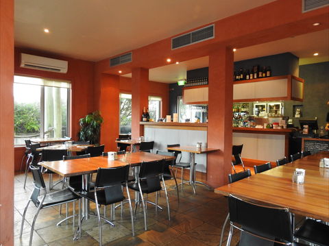 Waves Cafe, Bar And Restaurant - Newcastle Accommodation 0