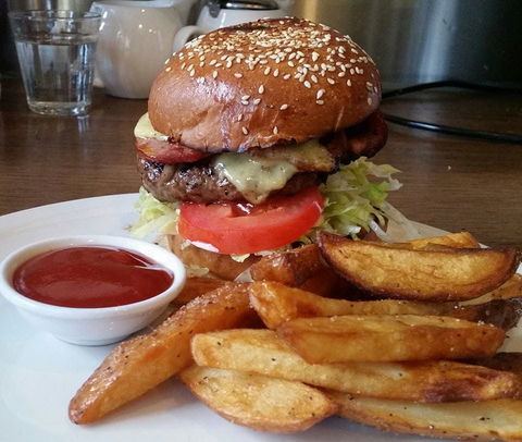 Kardinia Outlet Cafe - New Castle Tourism 0