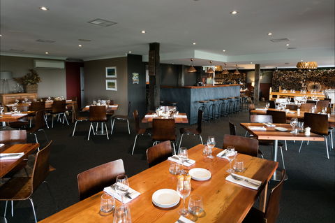 Sisters Rock Restaurant - Newcastle Accommodation 0