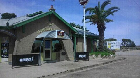 Flinders Rest Hotel - Newcastle Accommodation 0