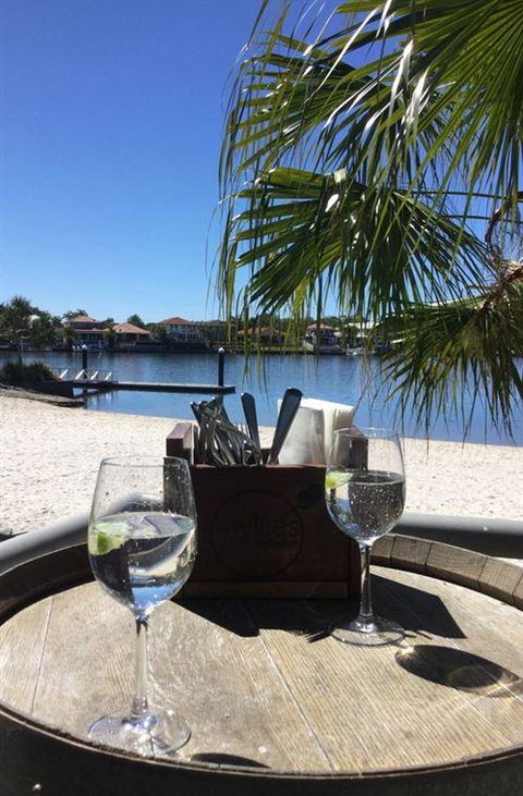 Mykies By The Bay - Newcastle Accommodation 4