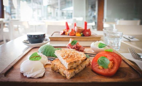 Boardwalk Bistro On Hastings - Newcastle Accommodation 11