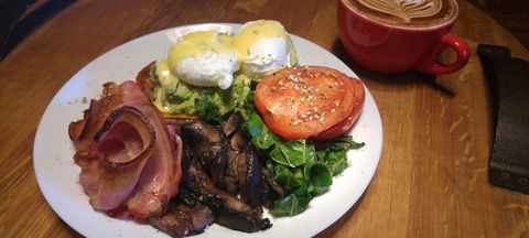 Mischief And Mayhem Wine Lounge - Newcastle Accommodation 14