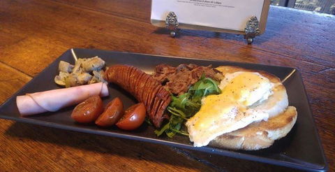 Mischief And Mayhem Wine Lounge - Newcastle Accommodation 1