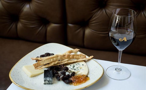 Aristotle's Neutral Bay - New Castle Tourism 11