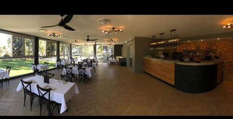 Sneaky's Restaurant - Newcastle Accommodation 11