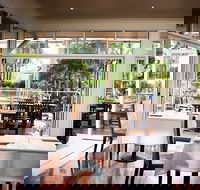Poolside Restaurant - Newcastle Accommodation