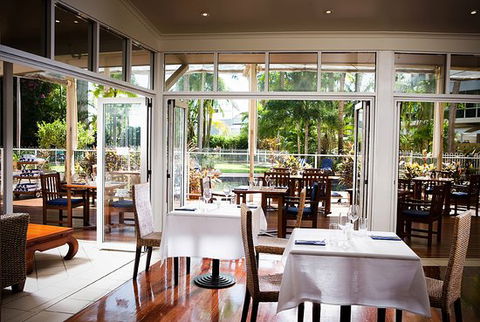 Poolside Restaurant - Newcastle Accommodation 0