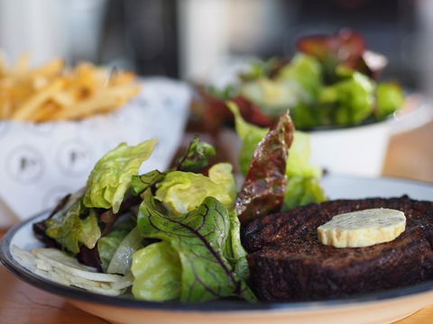 Harry's Steak Bistro - Newcastle Accommodation 0