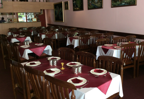 Punjabi Indian Tandoori Restaurant - Newcastle Accommodation 3