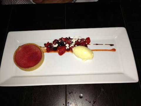 The Trustee Bar & Bistro - Newcastle Accommodation 12