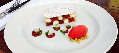 The Trustee Bar & Bistro - Newcastle Accommodation 2