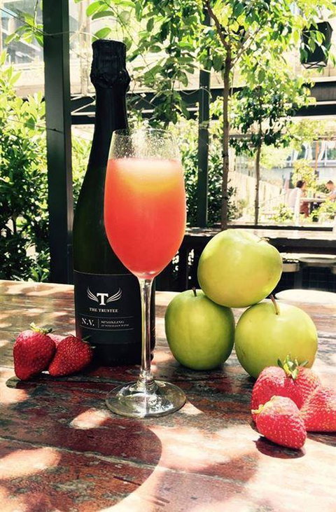 The Trustee Bar & Bistro - Newcastle Accommodation 4