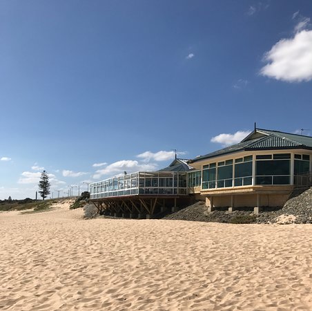 Backbeach Cafe & Restaurant - New Castle Tourism 0