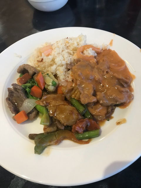 Queen Bee Indonesian And Chinese Restaurant - Newcastle Accommodation 7