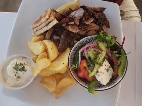 Yanni's Taverna - New Castle Tourism 0