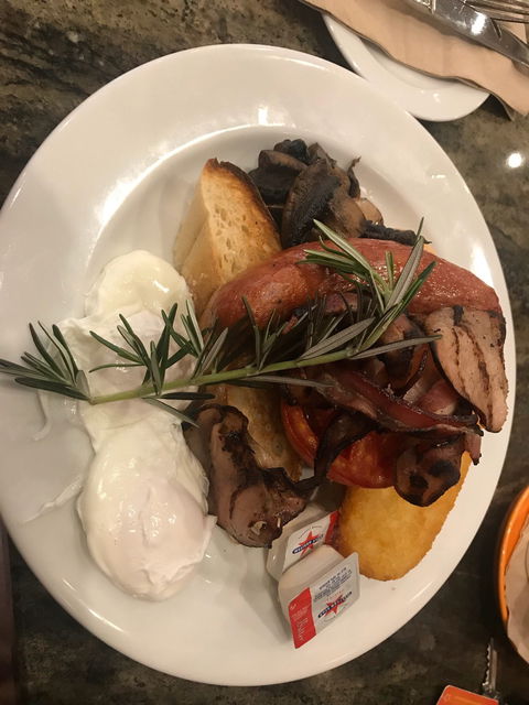 Doncho's Cafe - Newcastle Accommodation 6