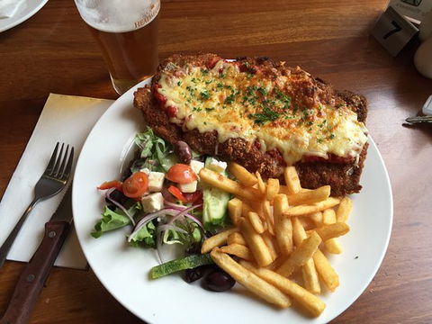 Yankalilla Hotel Bistro - New Castle Tourism 0