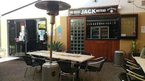 Burleigh Waters Tavern - Newcastle Accommodation 0