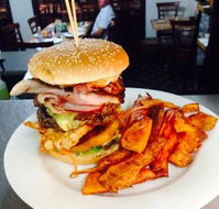 Gin Gin Hotel - Newcastle Accommodation