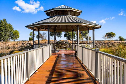 Quality Suites Point Cook Seasons 5 - New Castle Tourism 3