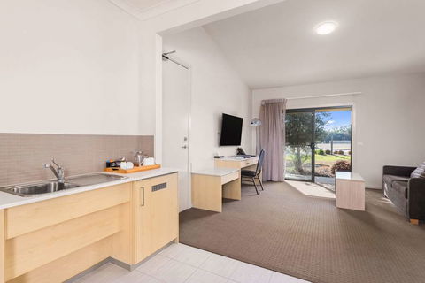Quality Suites Point Cook Seasons 5 - New Castle Tourism 16