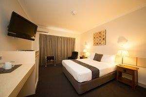 Emerald Maraboon Motor Inn - New Castle Tourism 8