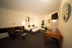 Emerald Maraboon Motor Inn - New Castle Tourism 10