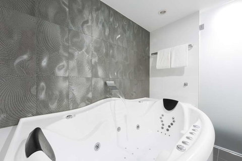 Avenue Hotel Canberra - Newcastle Accommodation 3