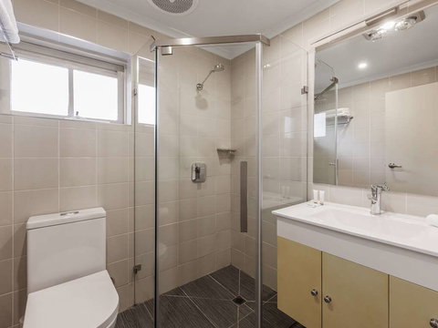 Quality Hotel Melbourne Airport - New Castle Tourism 12