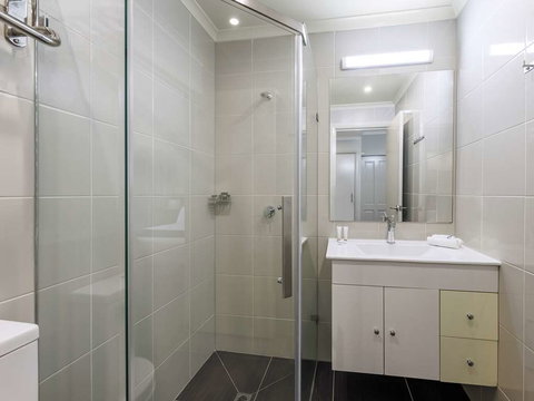 Quality Hotel Melbourne Airport - New Castle Tourism 13