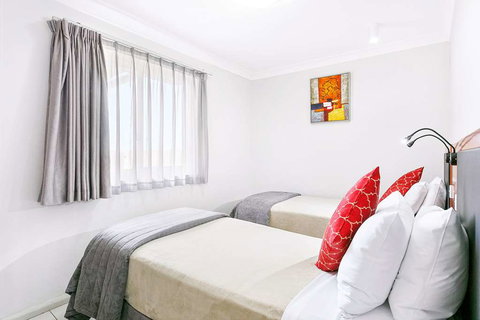 Comfort Inn & Suites Burwood - Newcastle Accommodation 3