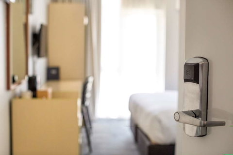 Nightcap at Coolaroo Hotel - New Castle Tourism 5